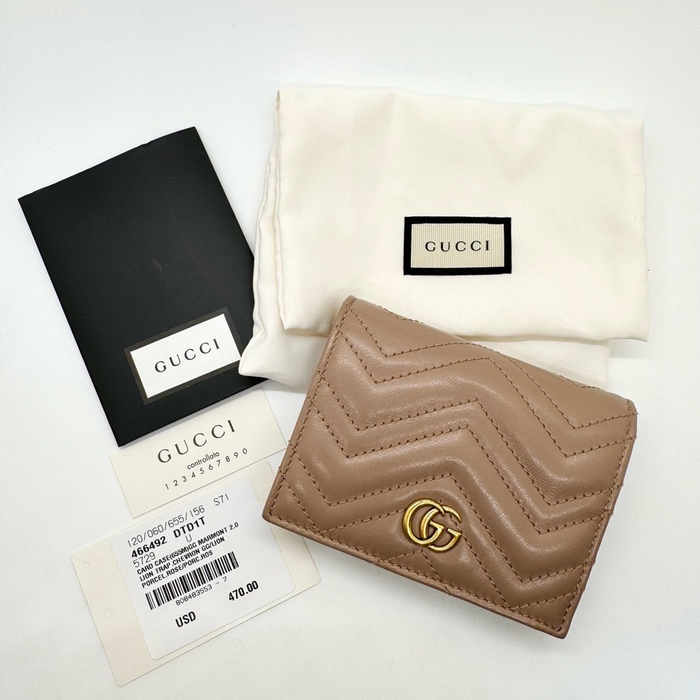 Gucci GG Marmont Card Case Wallet
Porcelain Rose